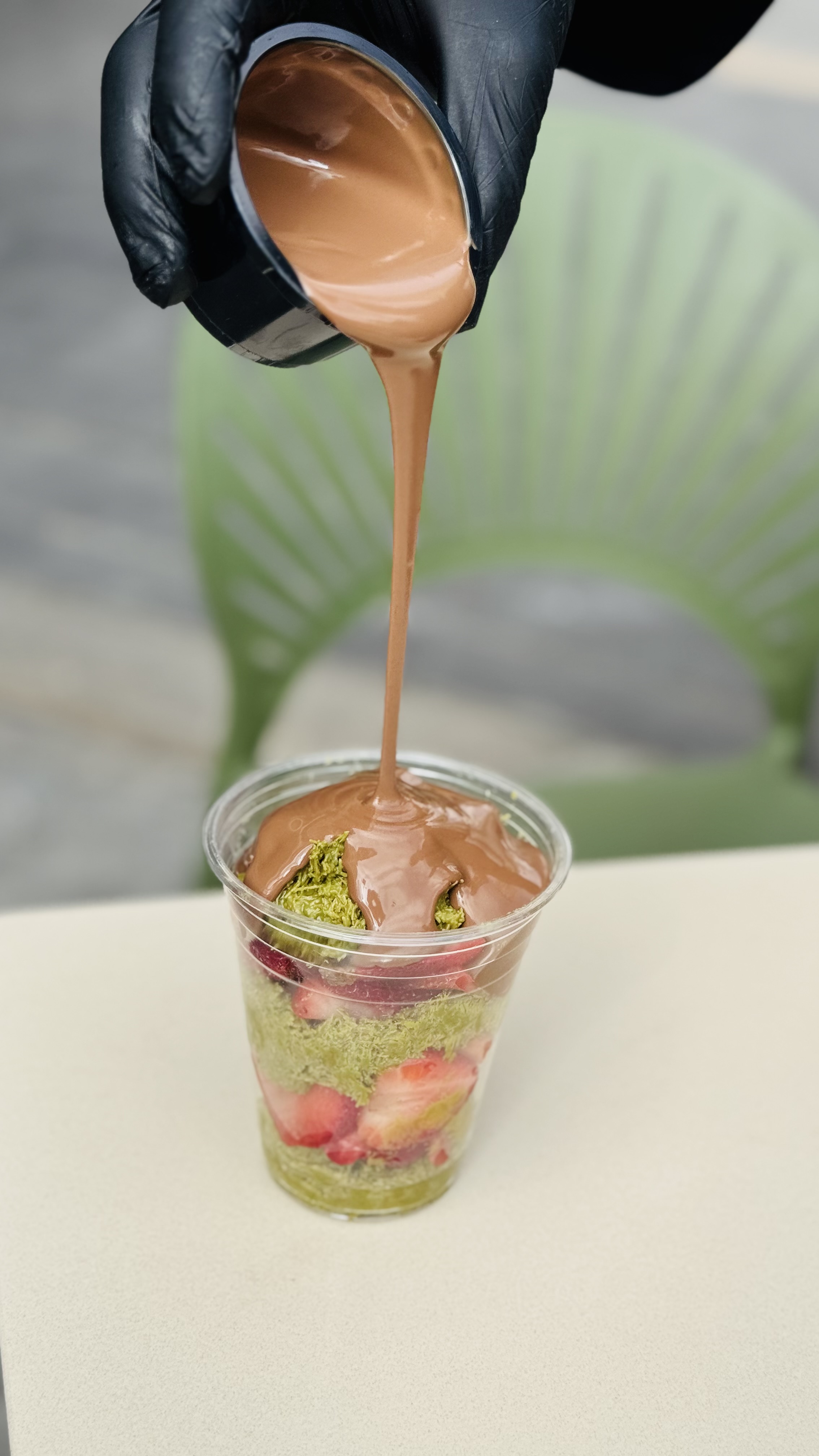 Image of Strawberry Dubai Cup – Strawberry slices, same premium chocolate blend found in Dubai's favorite treats, Belgium chocolate