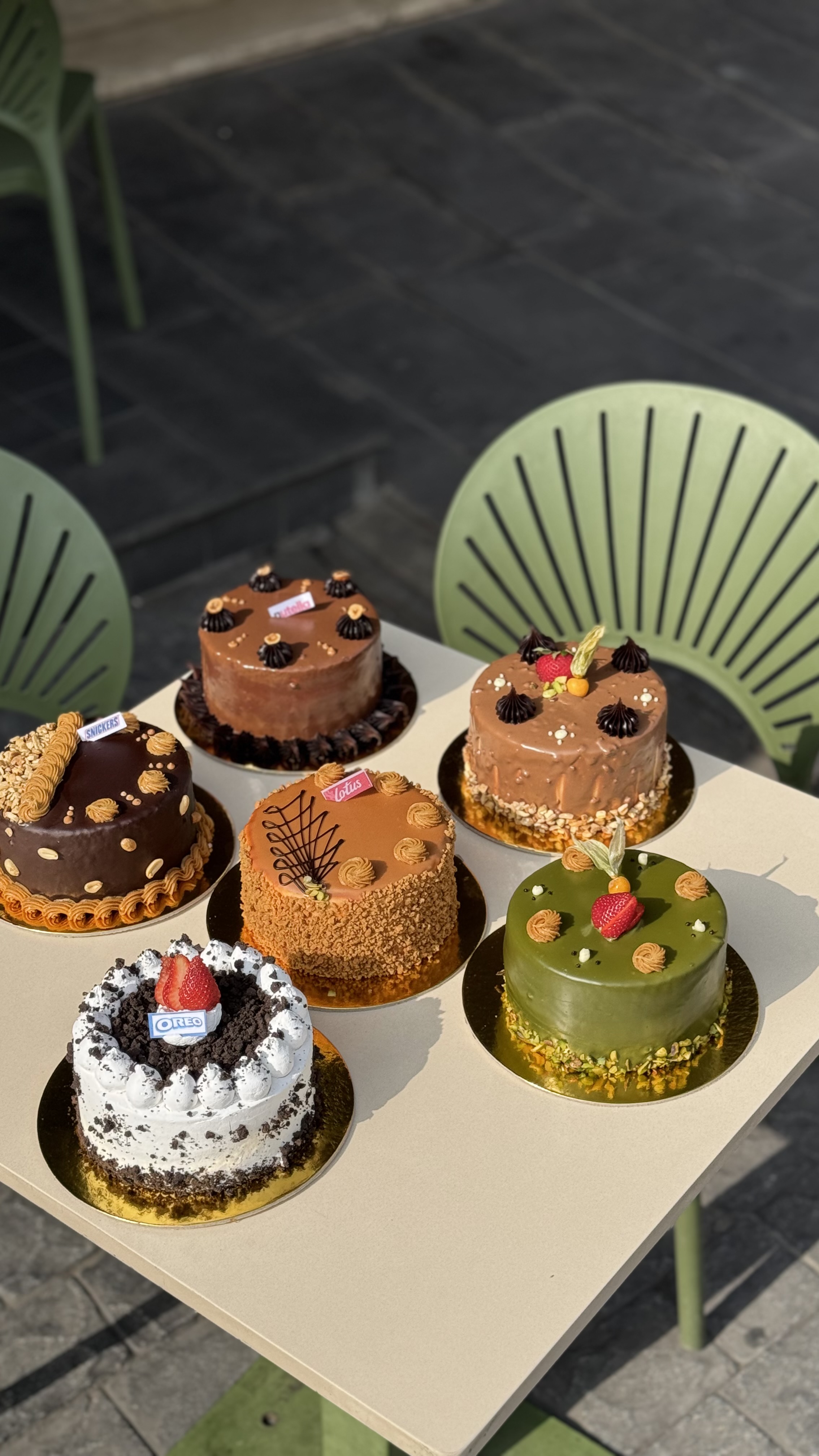 Image of Birthday Cake 6 pieces – Flavors: Nutella, Lotus, Pistachio, Kinder, Oreo, Crunch, Snickers, Ferrero Rocher.