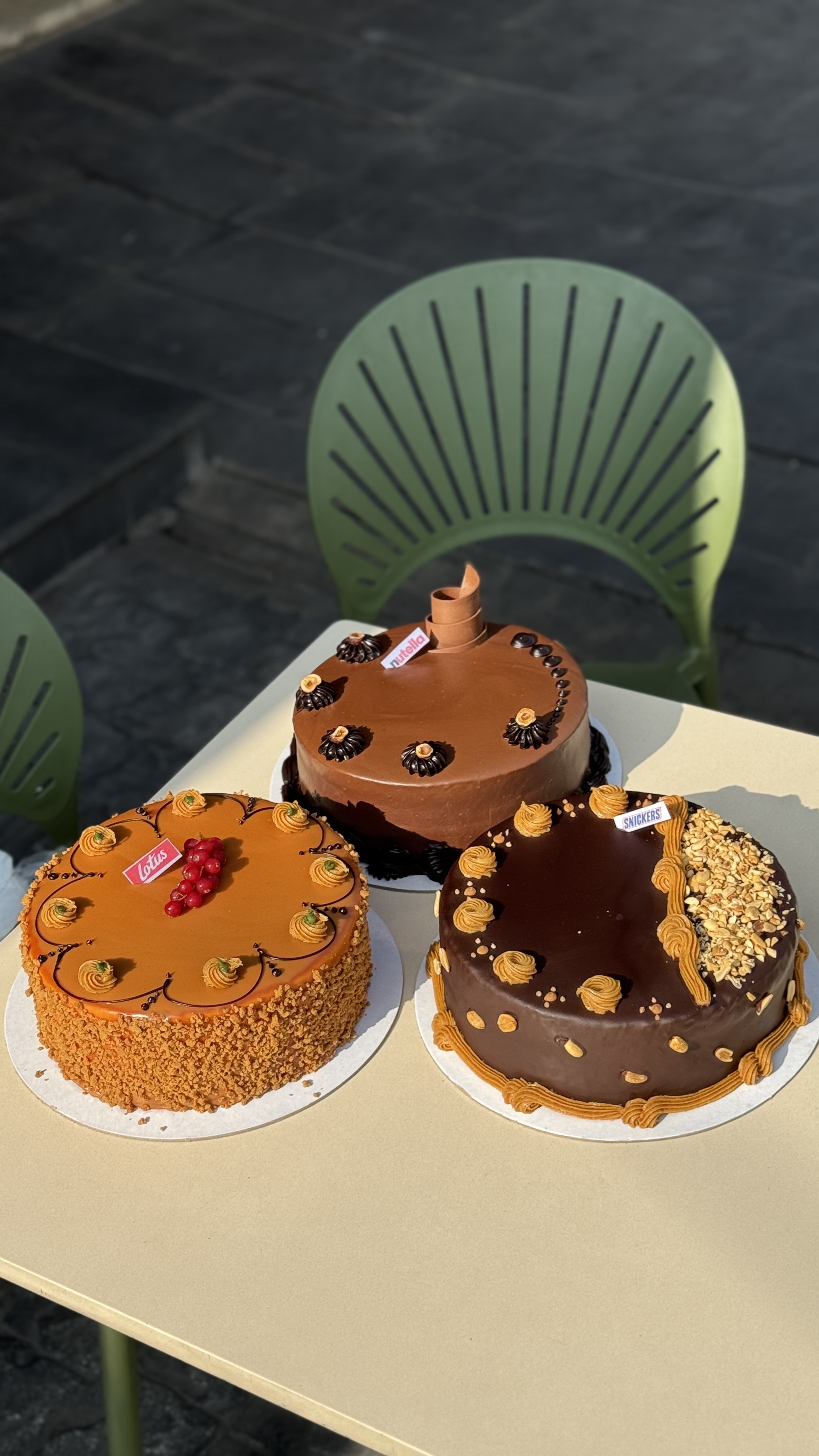 Image of Birthday Cake 12 pieces – Flavors: Nutella, Lotus, Pistachio, Kinder, Oreo, Crunch, Snickers, Ferrero Rocher.