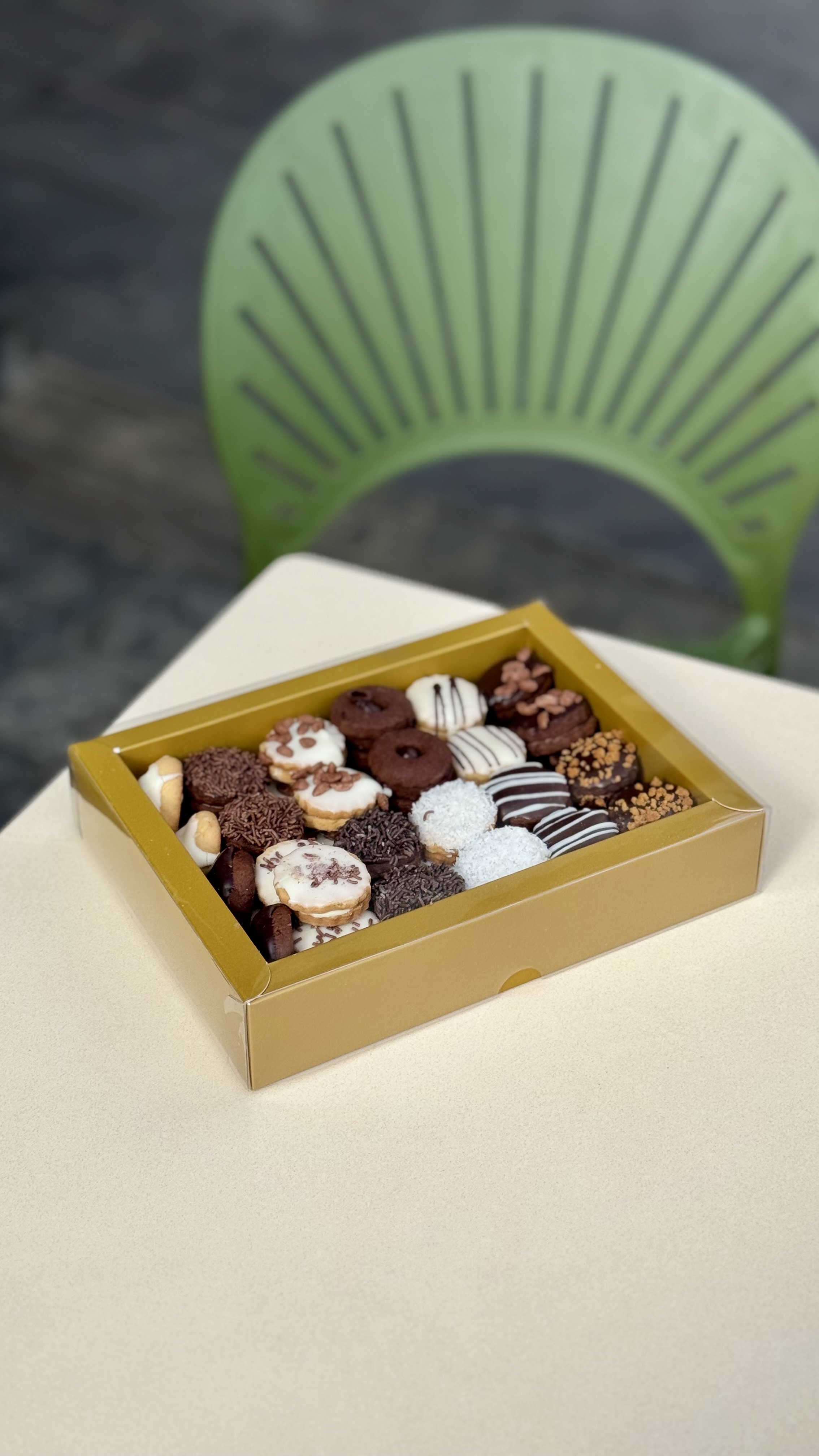 Image of Petit Four box 700g – 