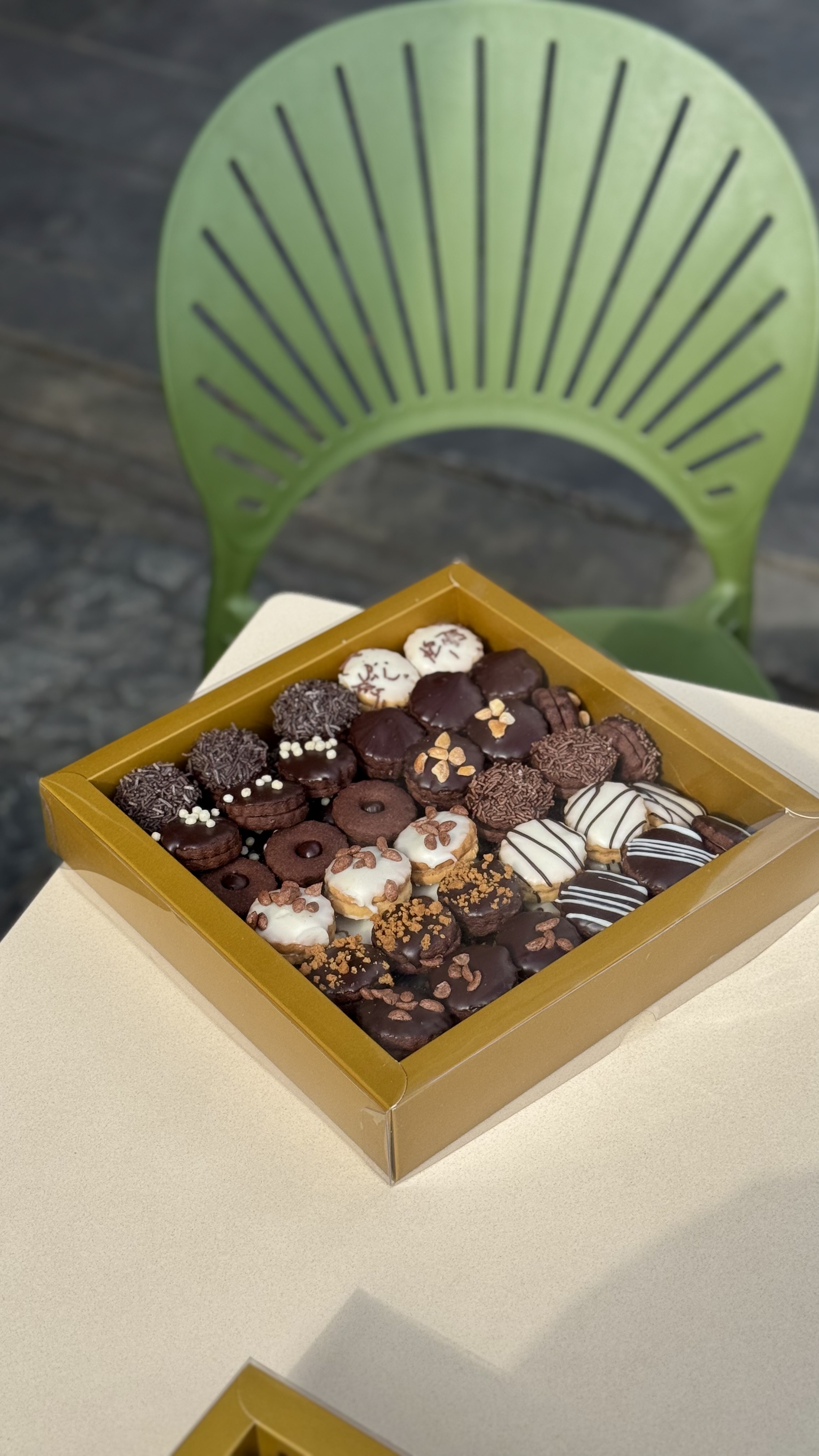 Image of Petit Four box 900g – 