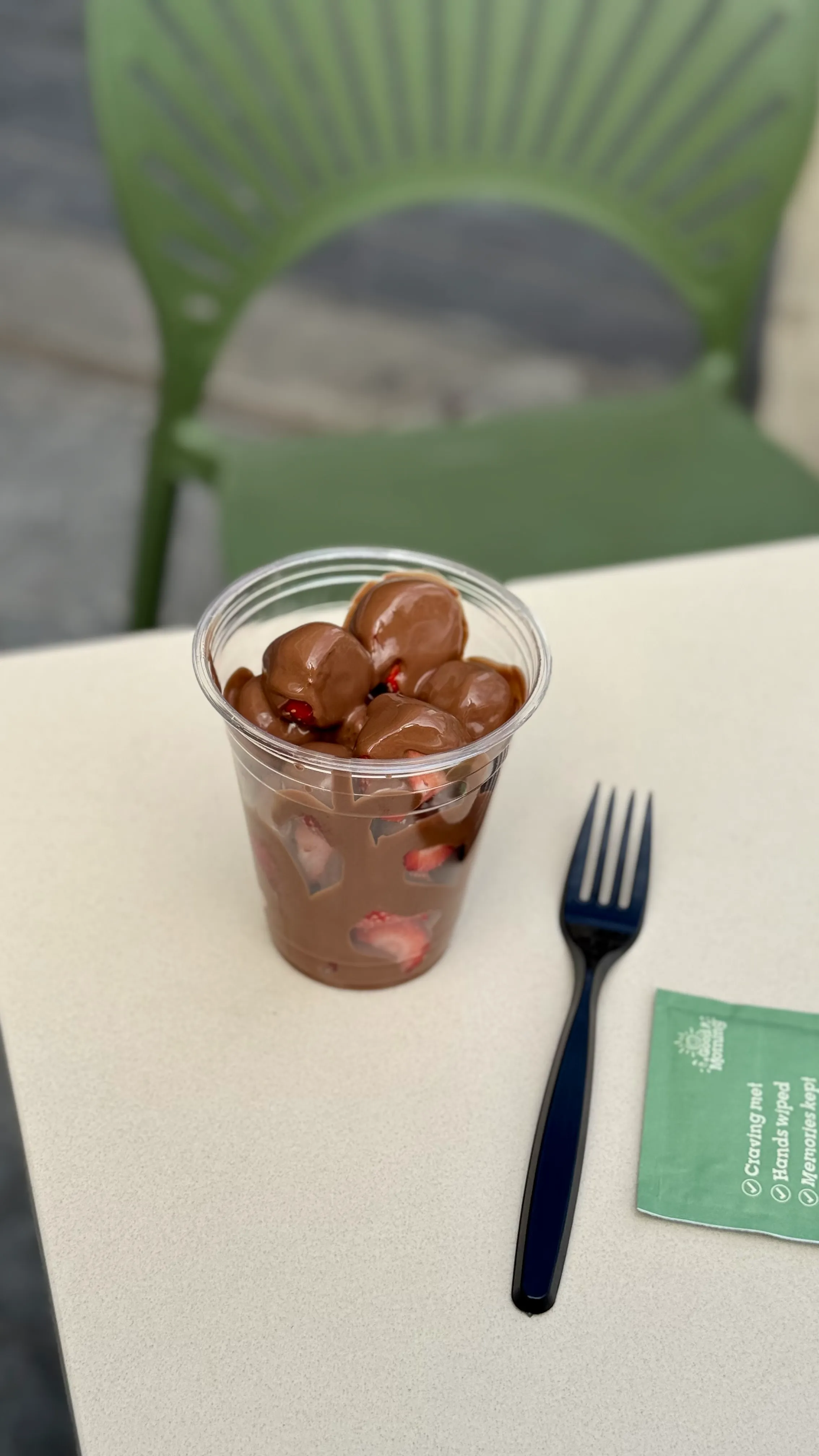 Image of Strawberry Cup – Strawberries covered in Belgium Chocolate. Available in 2 sizes. 