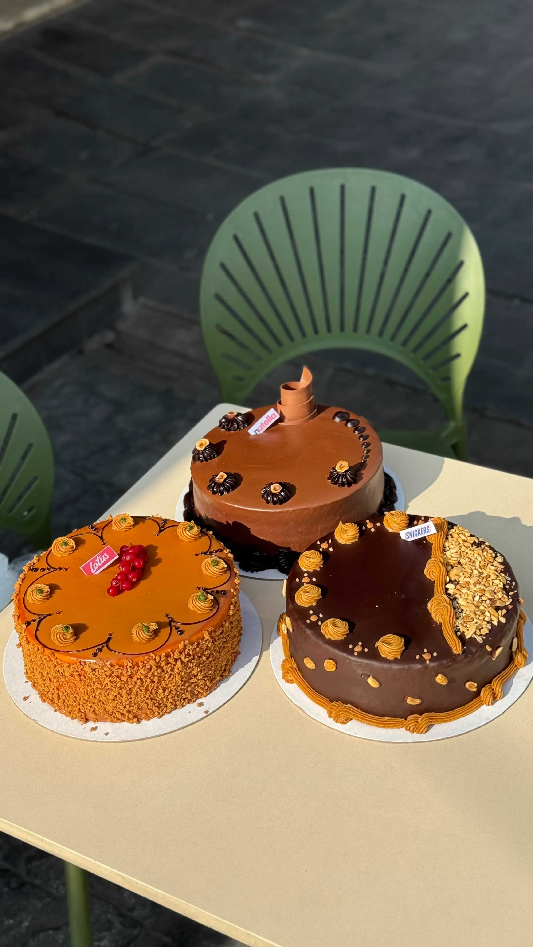 Image of Birthday Cake 12 pieces – Flavors: Nutella, Lotus, Pistachio, Kinder, Oreo, Crunch, Snickers, Ferrero Rocher.